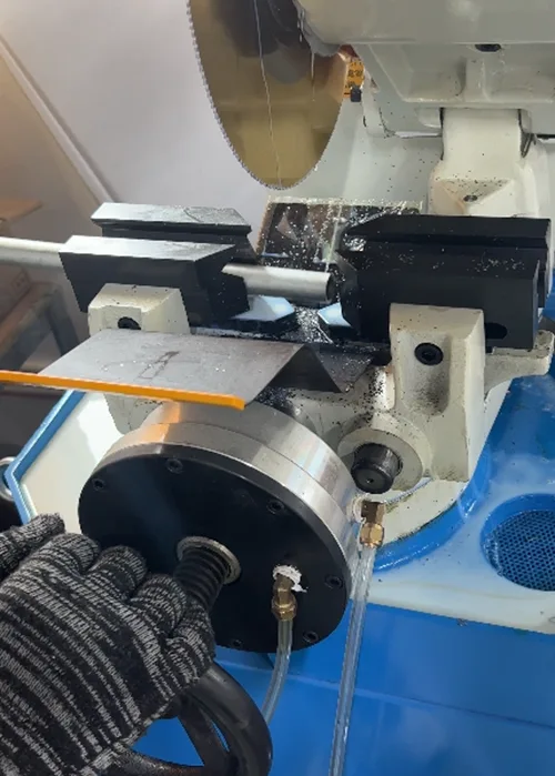 How to cut and deburr hydraulic tube before assembly How to cut and deburr hydraulic tube before assembly