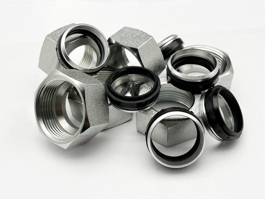 What is the difference between EO-2 fittings and traditional bite-type fittings?