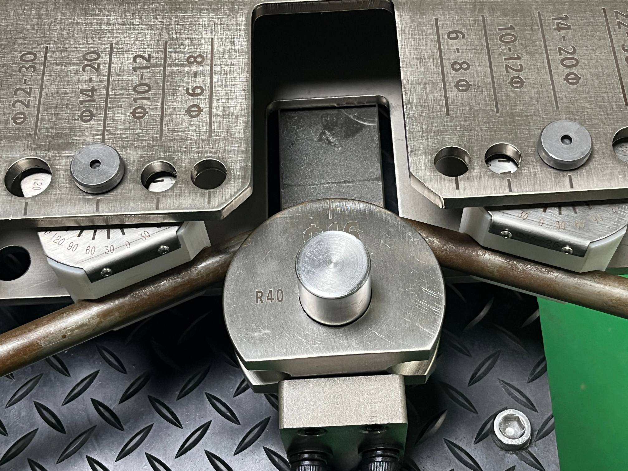 What practical problems can the Memory Pipe Bending Machine solve?